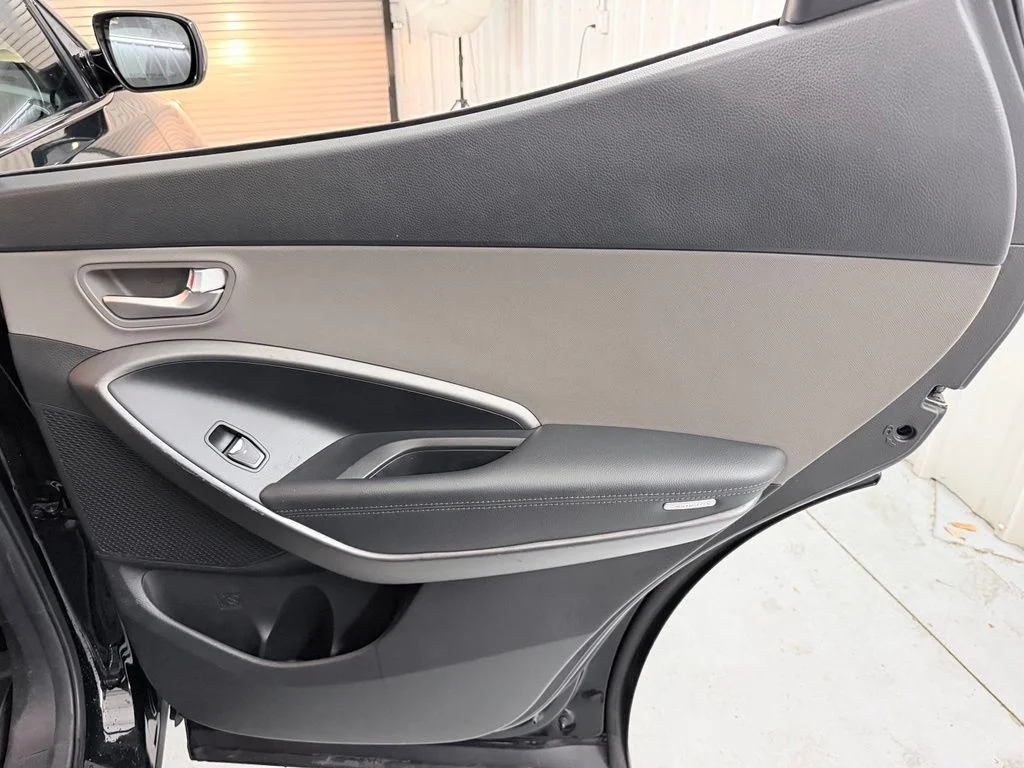 Used 2017 Black Hyundai 2.4 Base image 31