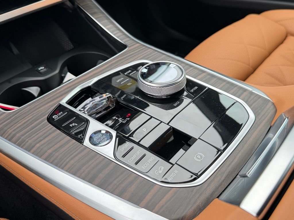Used 2026 Green BMW M60i image 11