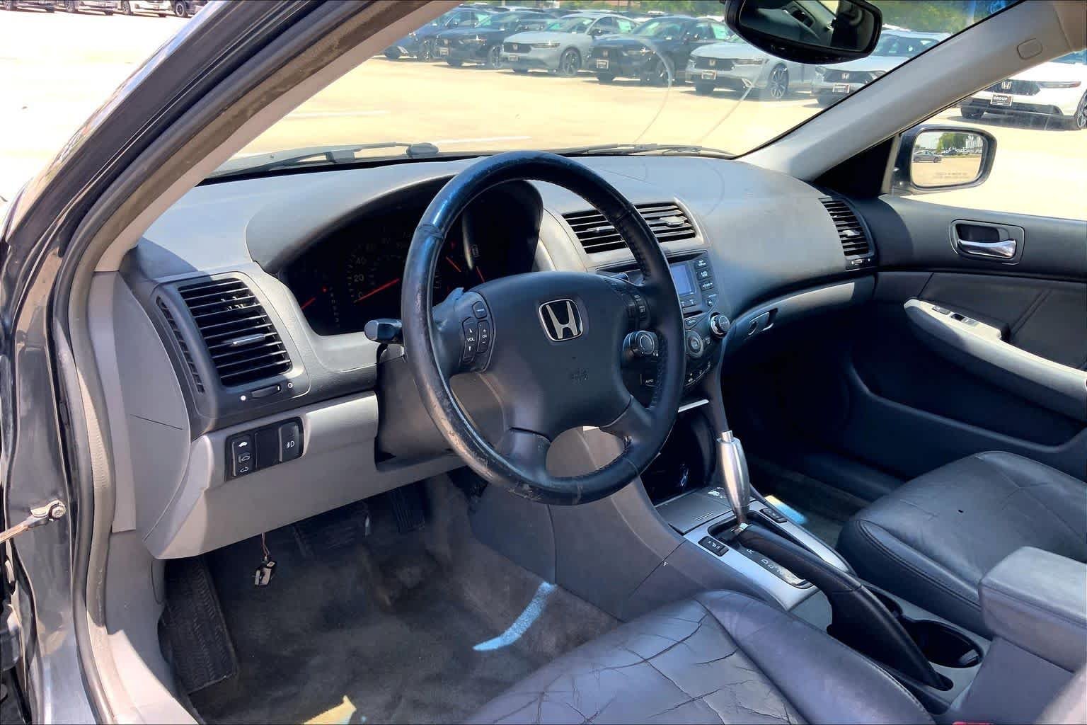 Used 2005 Graphite Pearl Honda EX-L image 16