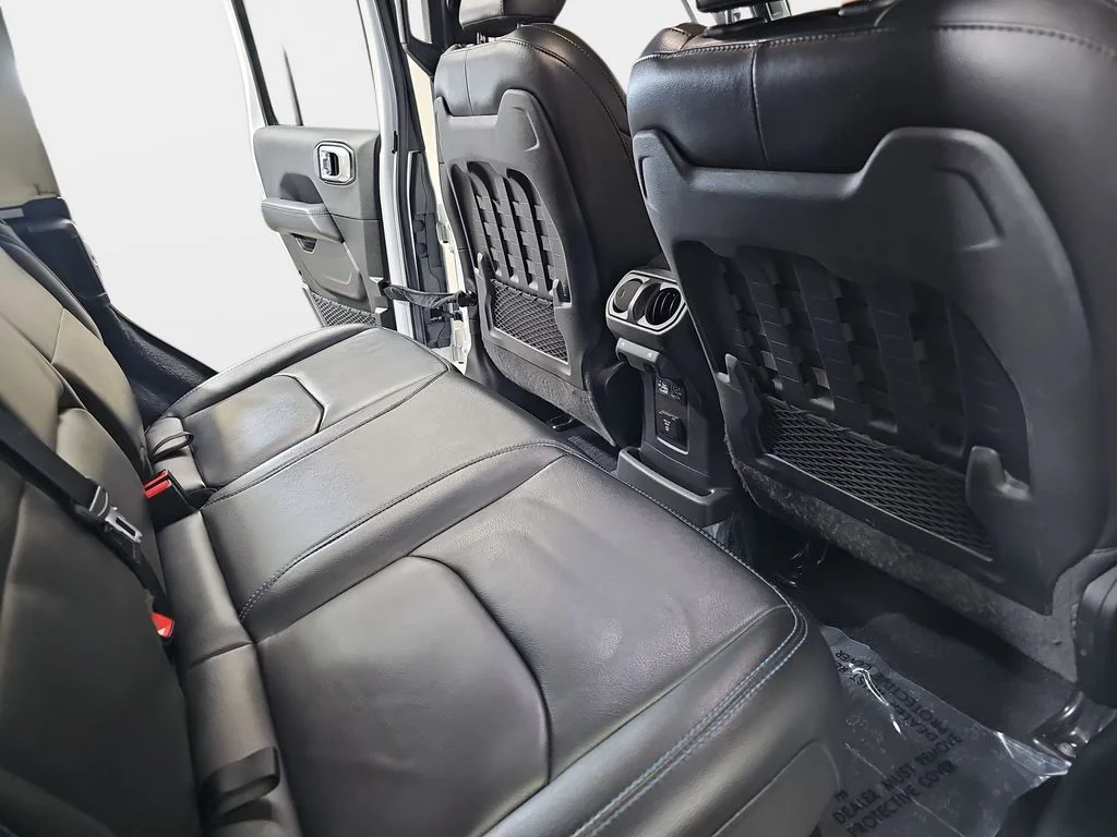 Used 2021 White Jeep Unlimited Rubicon 4xe image 13