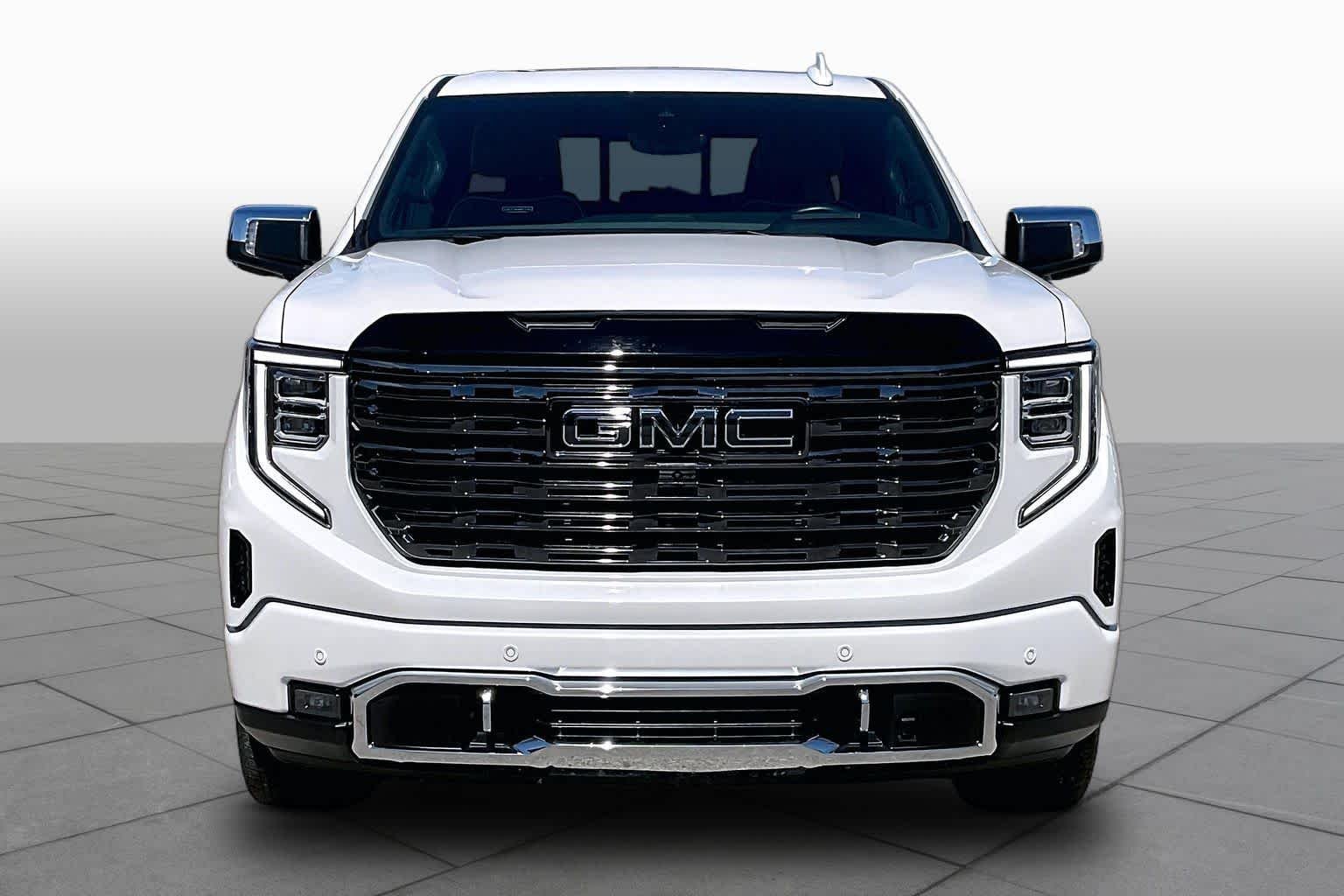 Used 2025 White Frost Tricoat GMC Denali Ultimate image 4