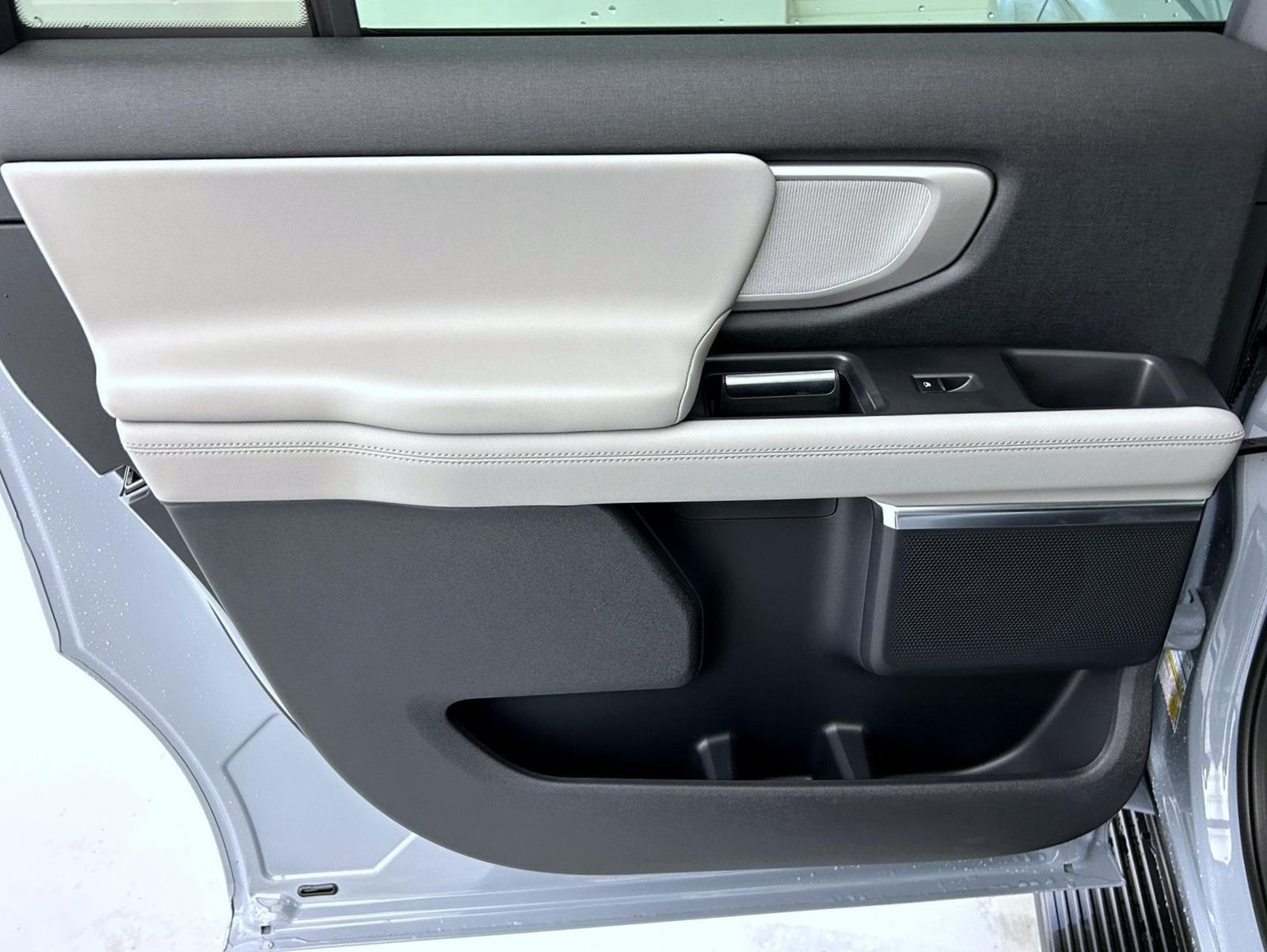 New 2027 Glacier Gray Metallic Tri-Coat Ford Active image 22