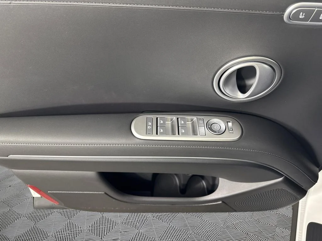 New 2026 White Hyundai SEL Premium image 17