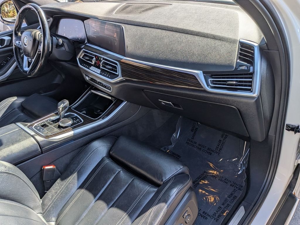 Used 2019 White BMW xDrive40i image 9