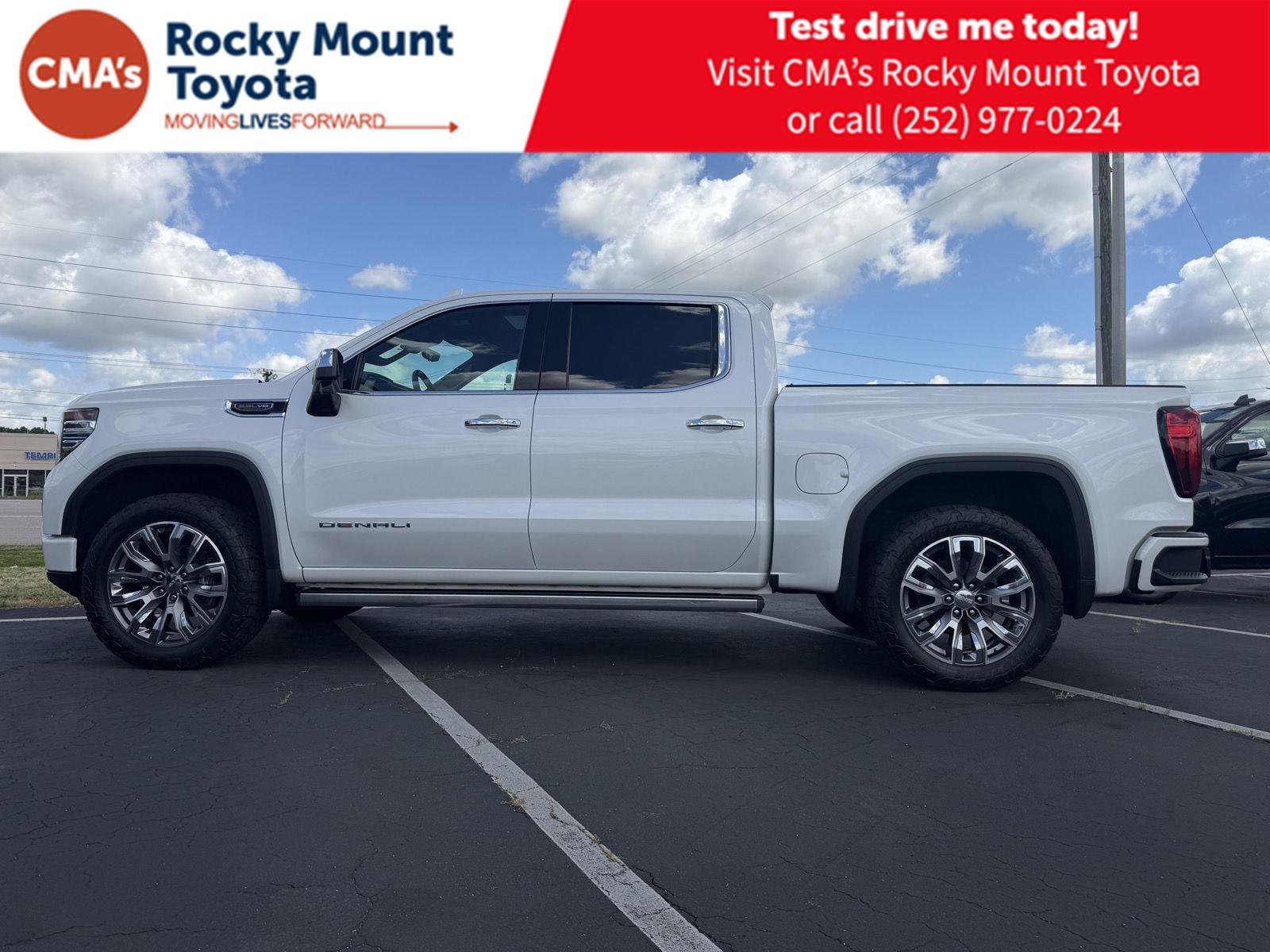 Used 2023 White Frost Tricoat GMC Denali image 4