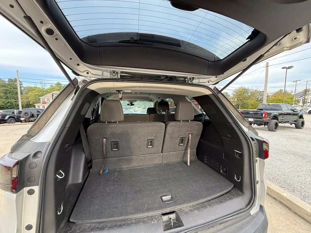 Used 2018 Silver Chevrolet LS image 25