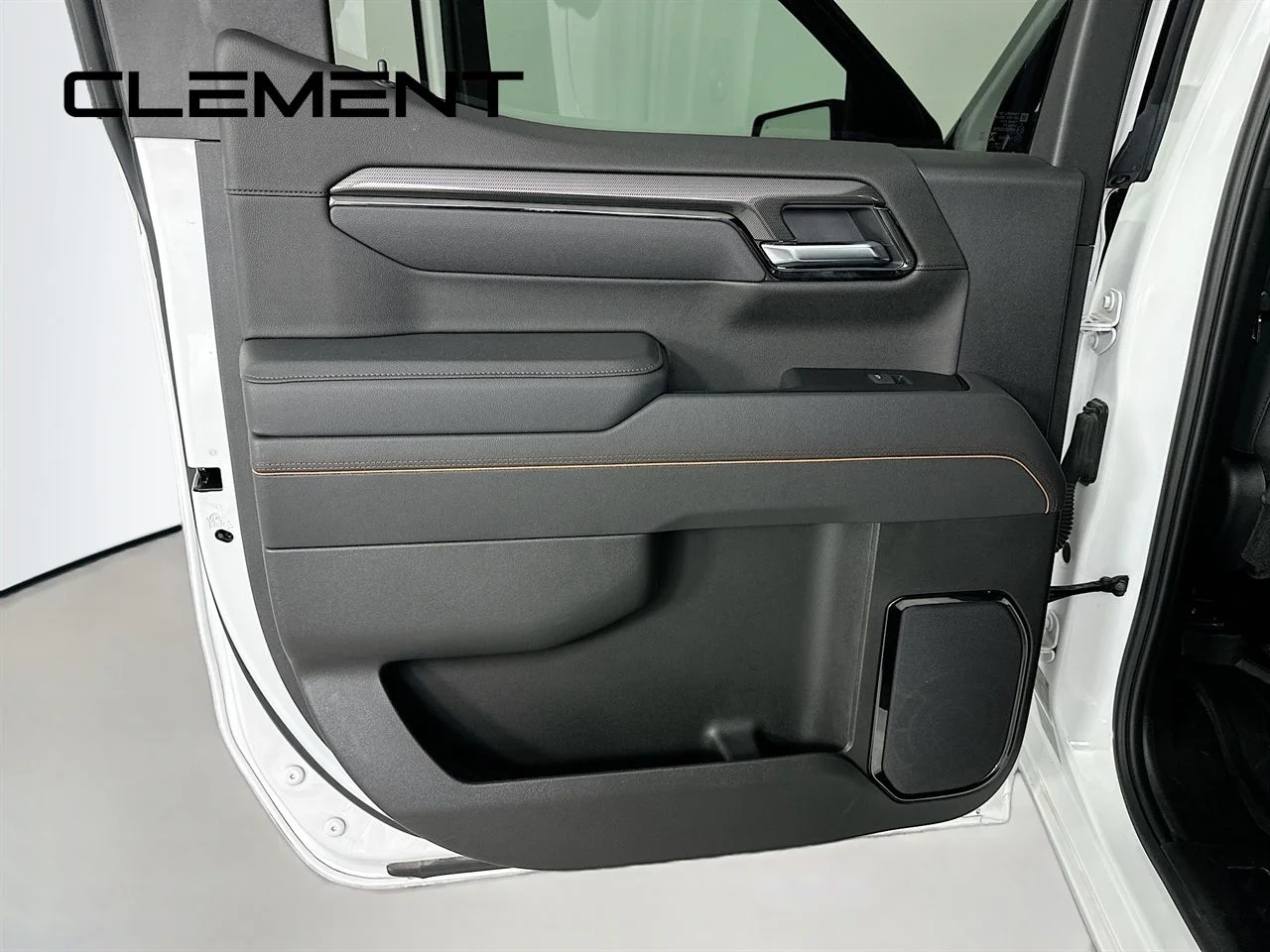 Certified Used 2025 Summit White GMC AT4 image 31