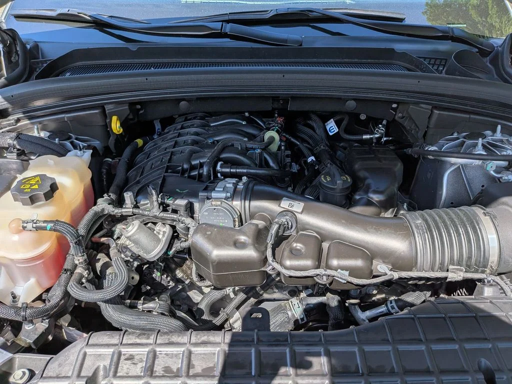 Used 2025 Silver Jeep Altitude X image 28