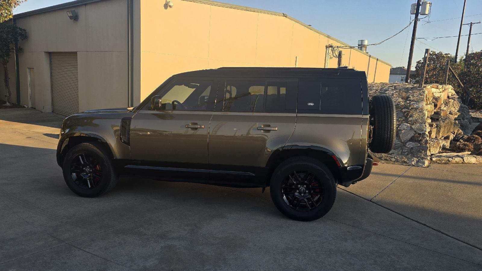 Used 2023 Gondwana Stone Land Rover X image 2