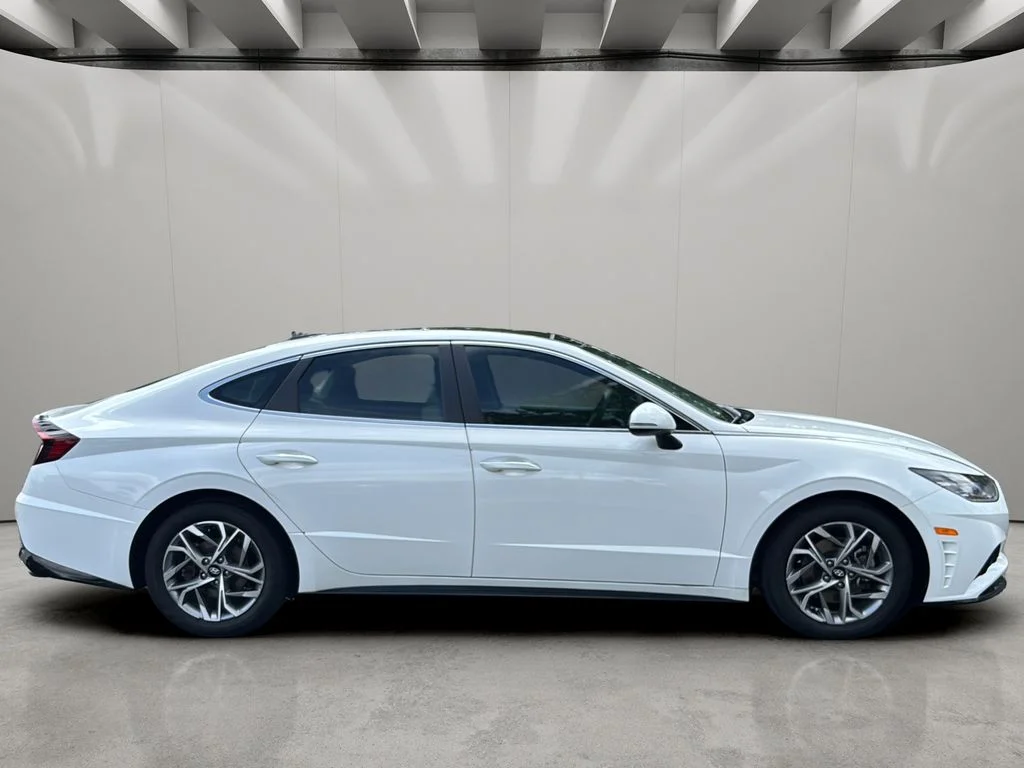 Used 2023 Serenity White Hyundai SEL image 6