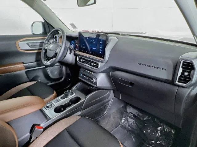 Used 2025 Green Ford Outer Banks image 38