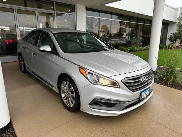 Used 2015 Silver Hyundai Sport image 4