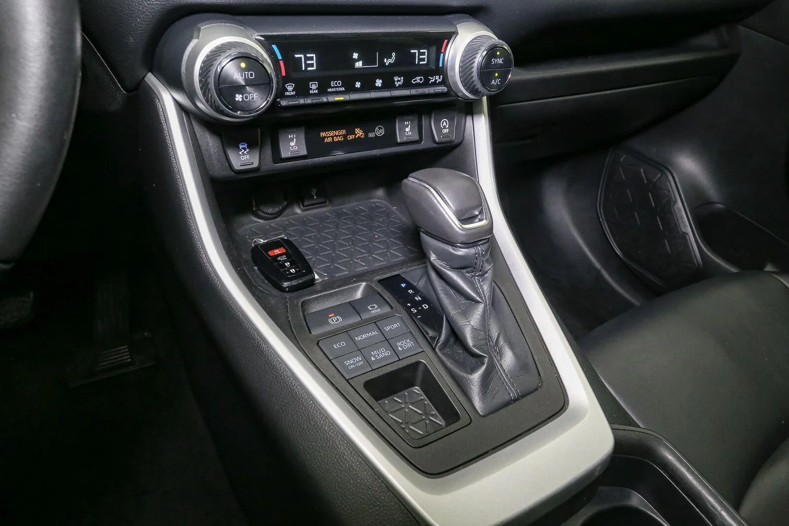 Used 2020 Magnetic Gray Metallic Toyota XLE Premium image 33
