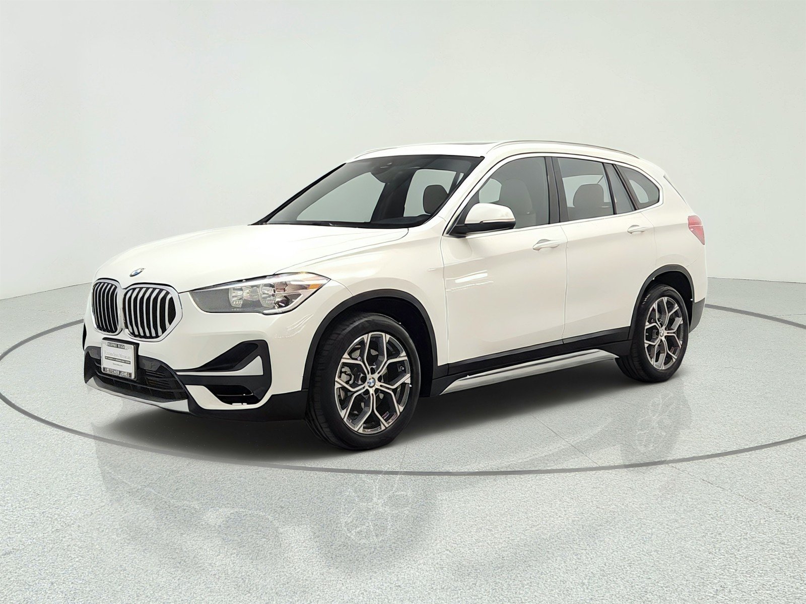 Used 2021 Alpine White BMW xDrive28i Sports Activity Vehicle image 1
