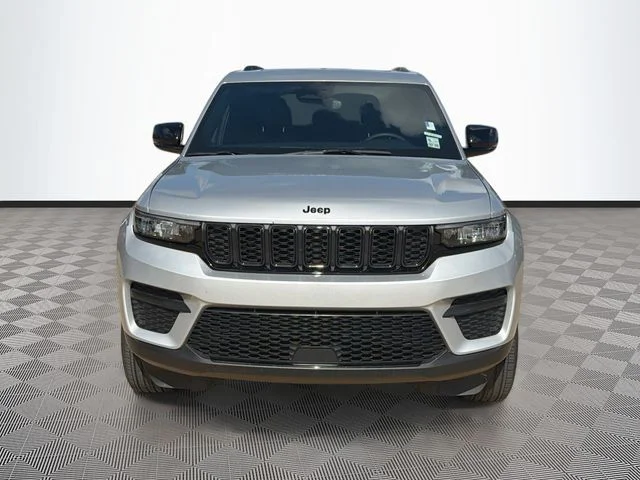 Used 2024 Silver Jeep Altitude X image 2