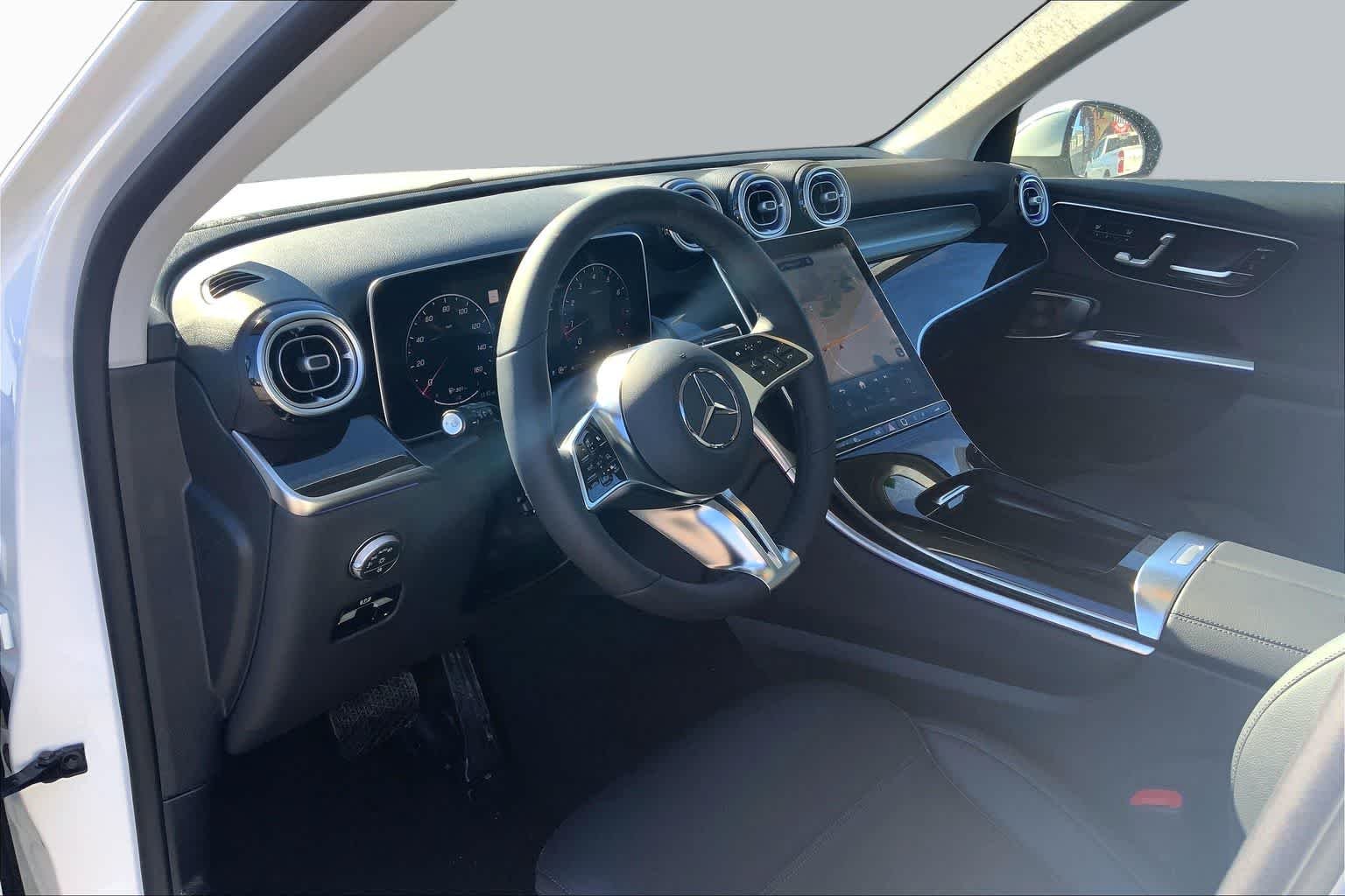 New 2026 Polar White Mercedes-Benz GLC 300 image 10