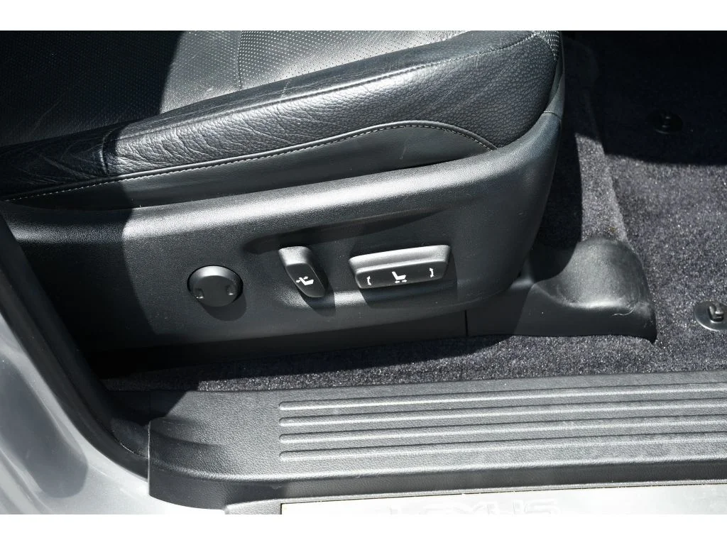 Used 2019 Silver Lining Metallic Lexus Premium image 30