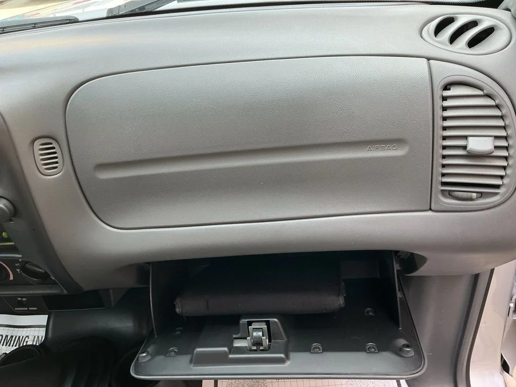 Used 2004 Silver Ford XL image 23
