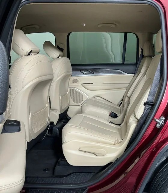 Used 2021 Velvet Jeep Limited image 17