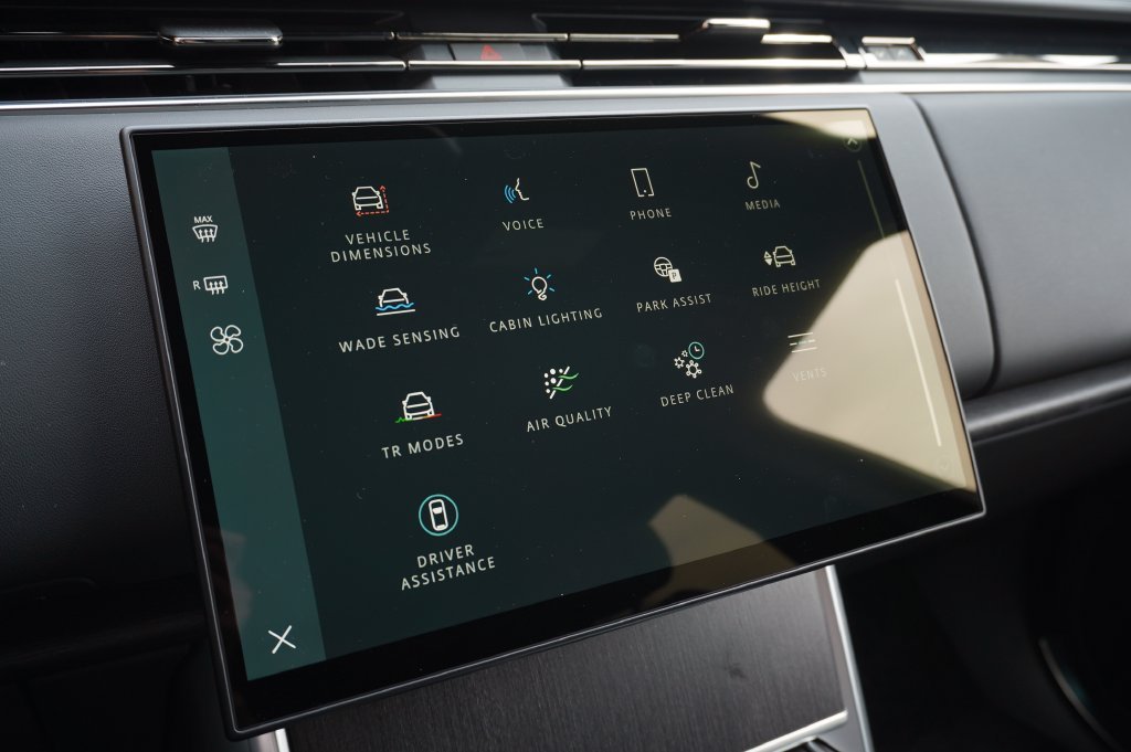 New 2026 Santorini Black Land Rover SE image 21