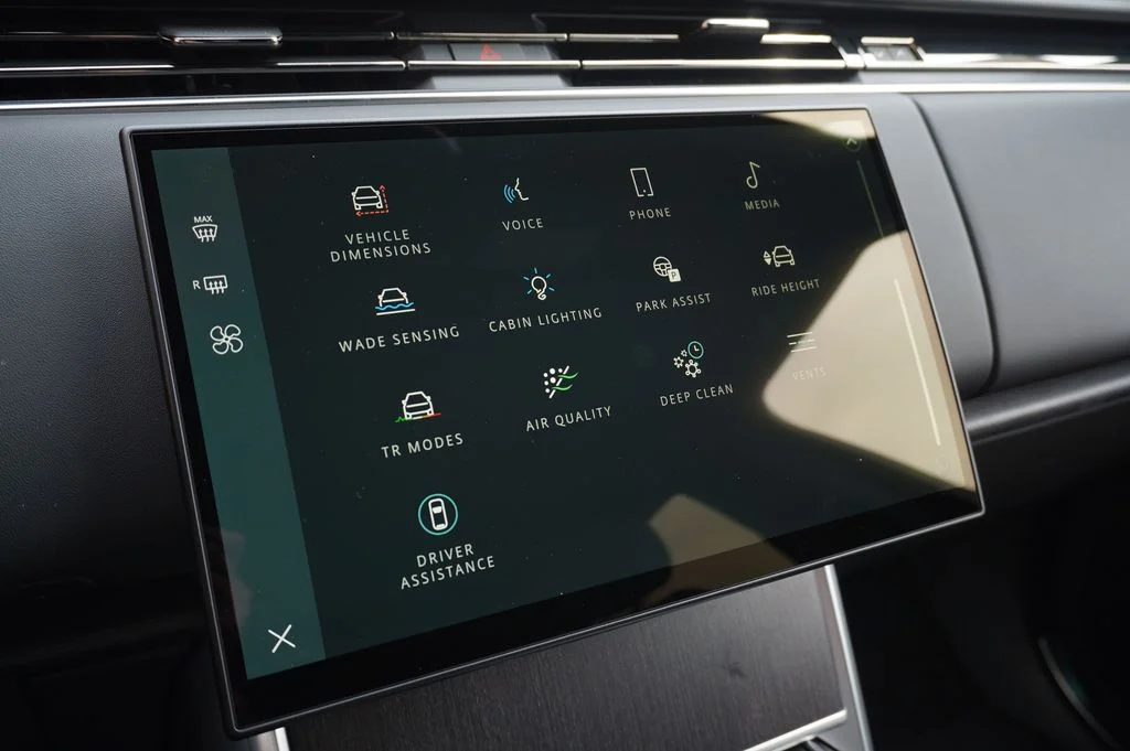 New 2026 Santorini Black Land Rover SE image 22