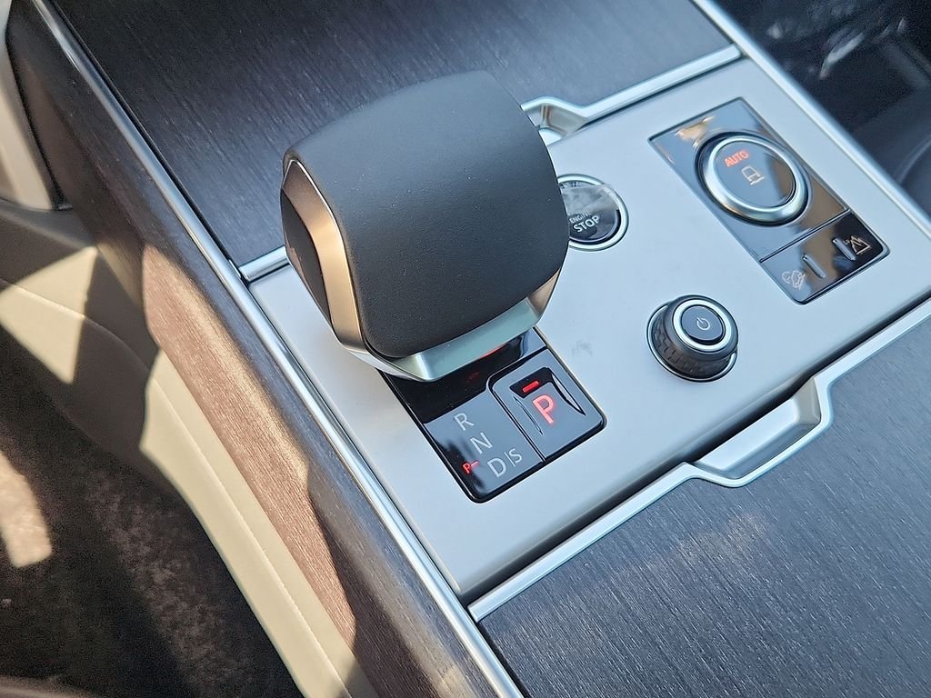 New 2027 Carpathian Grey Land Rover SE image 7