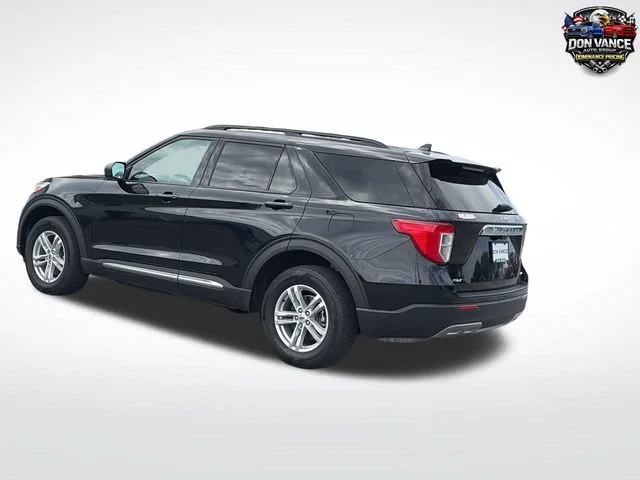 Used 2023 Black Ford XLT image 4