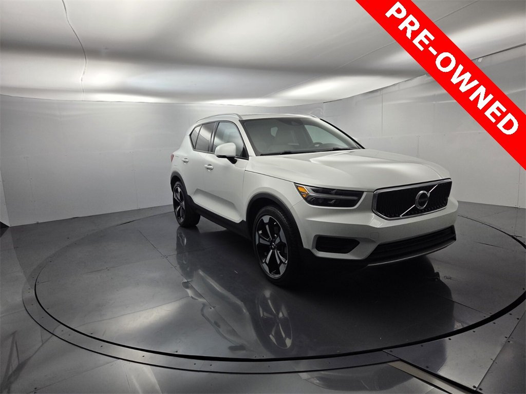 2022 Volvo XC40 Momentum photo 4
