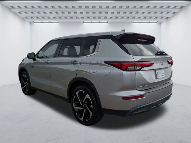 2023 Mitsubishi Outlander Plug-In Hybrid SE - Photo 6