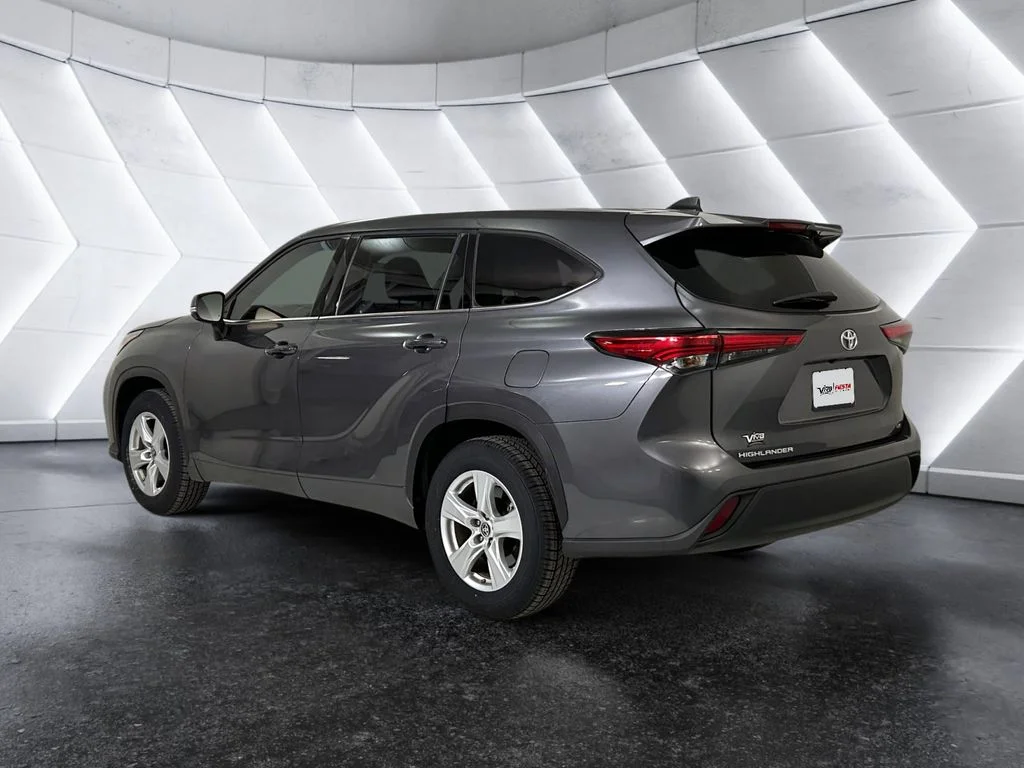 Used 2022 Gray Toyota LE image 6