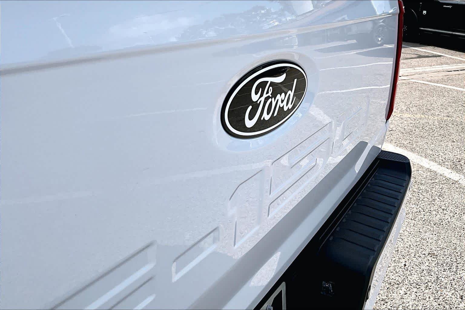 Used 2025 Oxford White Ford XLT image 31