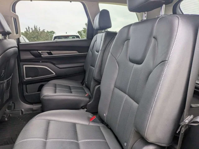Used 2022 Black Kia EX image 15