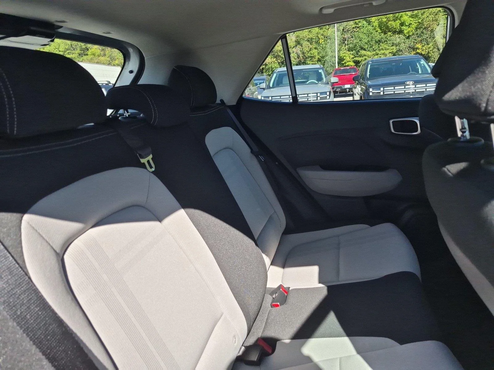 Used 2024 Shimmering Silver Hyundai SEL image 34