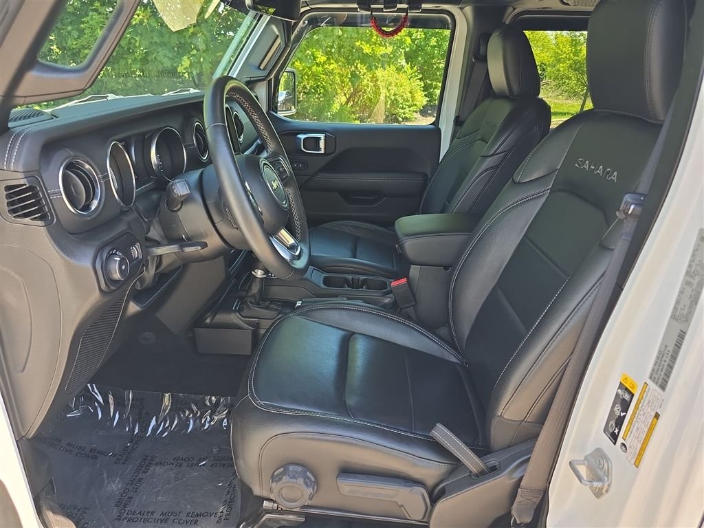 Used 2023 White Jeep Sahara image 17