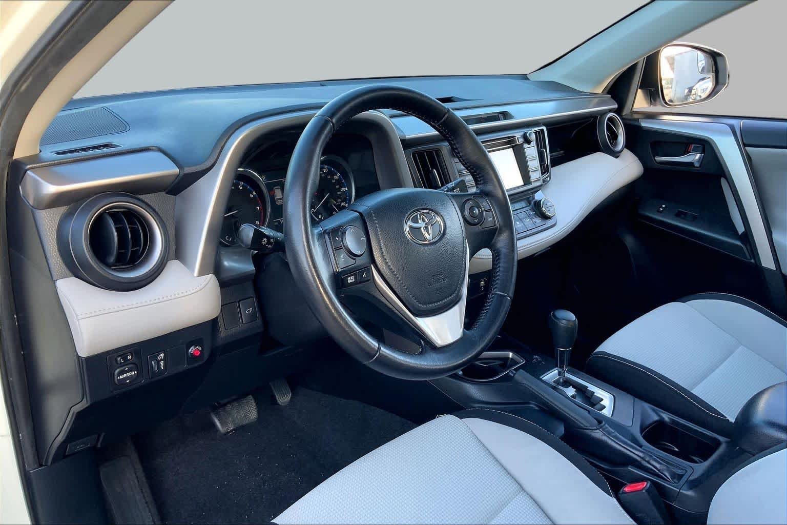 Used 2016 Super White Toyota XLE image 15