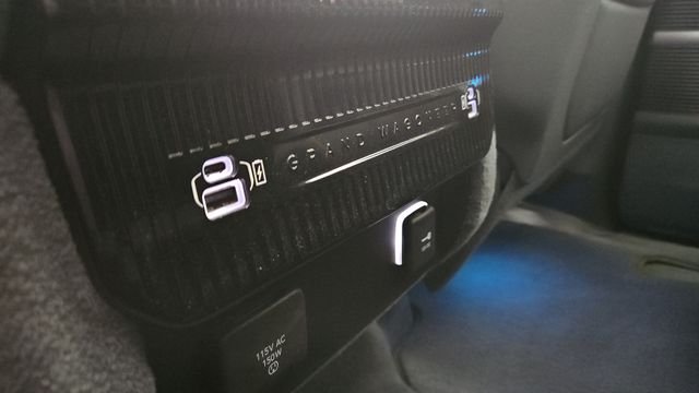 Used 2022 Diamond Black Crystal Pearlcoat Jeep Series II image 53