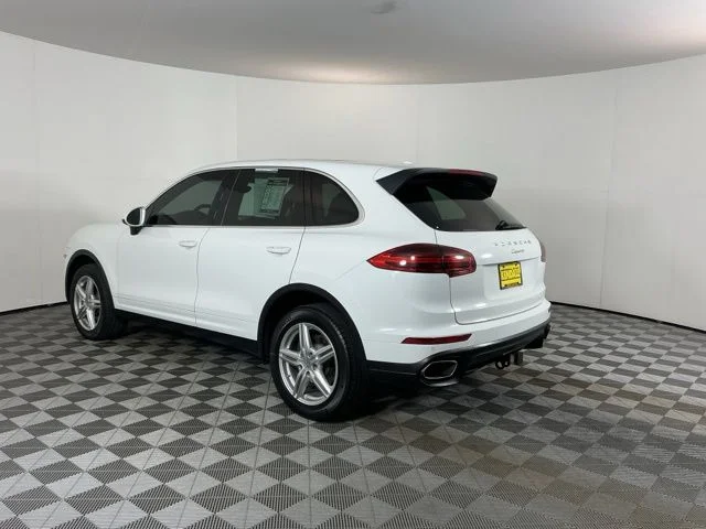 Used 2017  Porsche  image 7