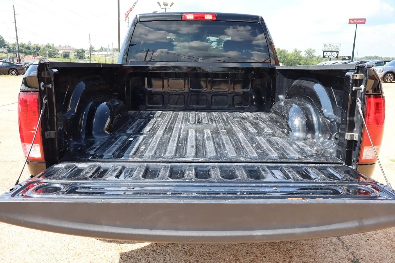Used 2024 Diamond Black Crystal Pearl Coat Ram SLT image 26