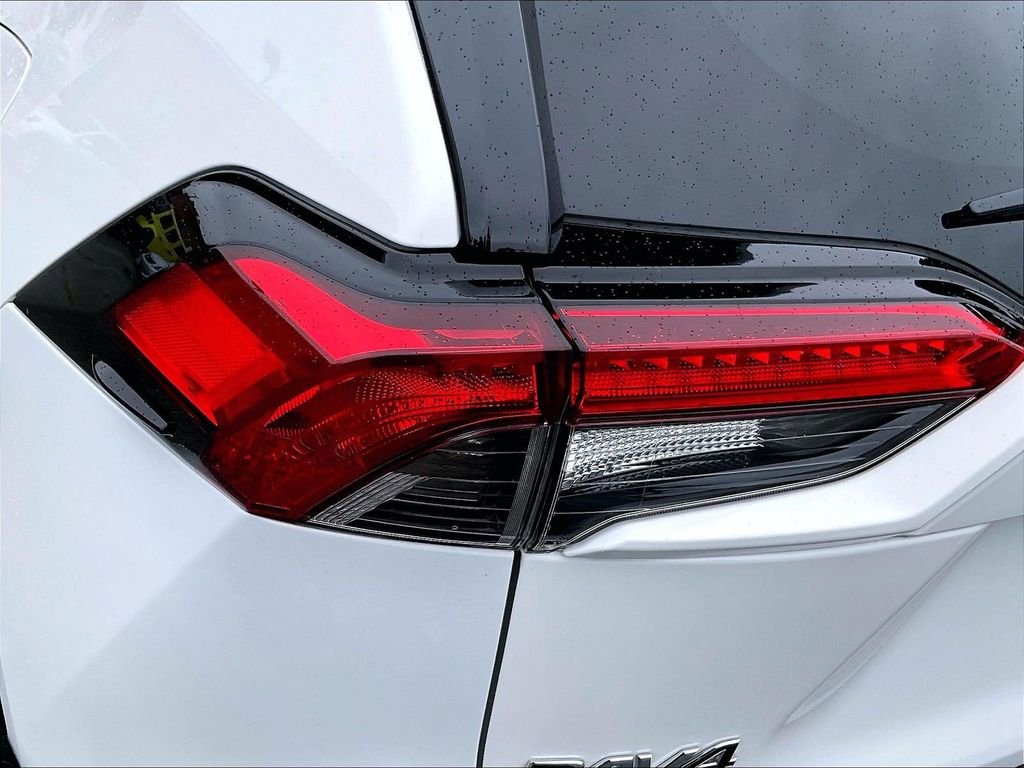 Used 2022 White Toyota LE image 32