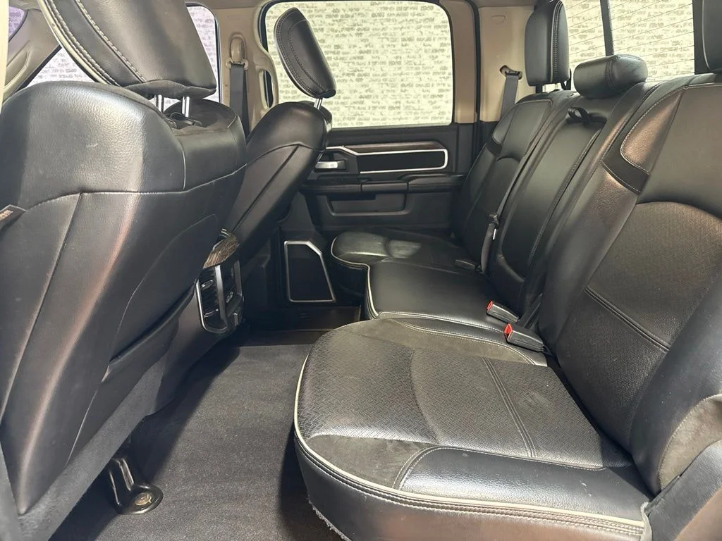 Used 2020 Diamond Black Crystal Pearlcoat Ram Laramie image 13