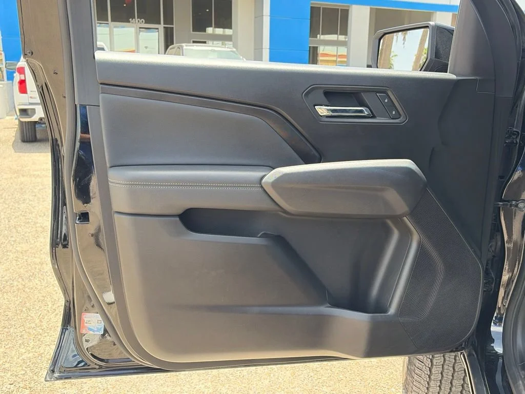 Used 2025 Onyx Black GMC Elevation image 17