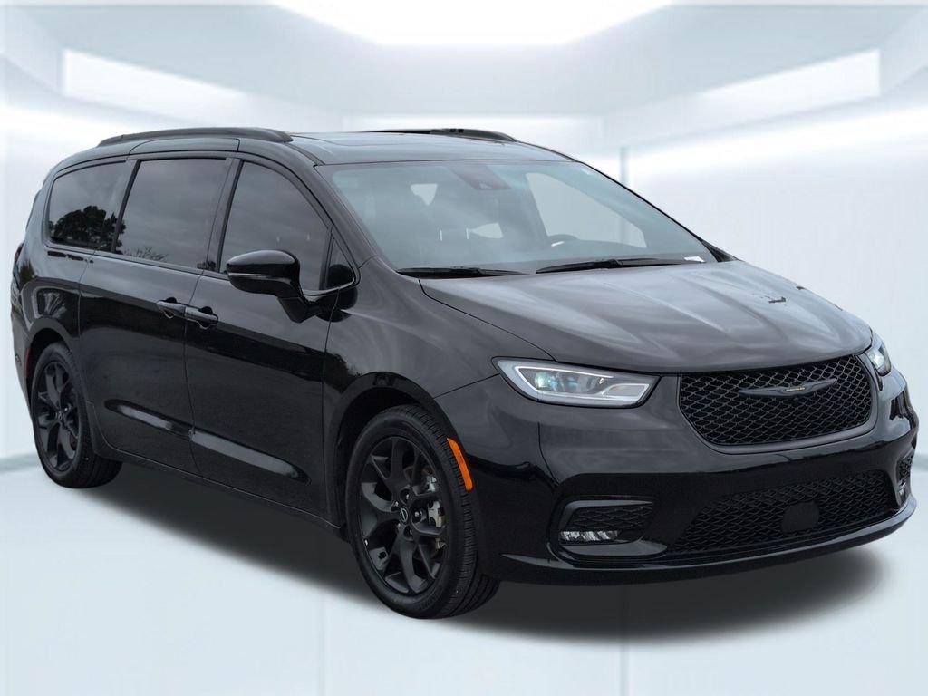 Used 2025 Black Chrysler Limited image 8