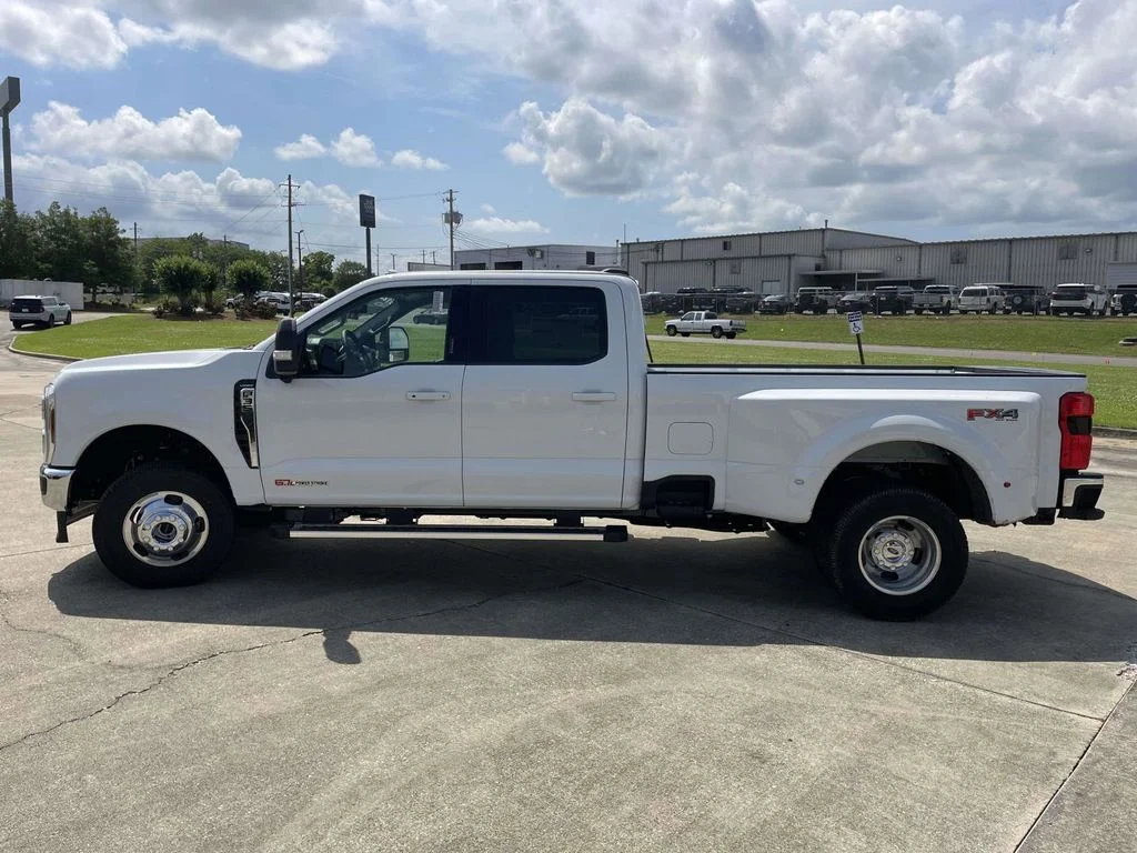 New 2026 Oxford White Ford F-350® Lariat® image 6