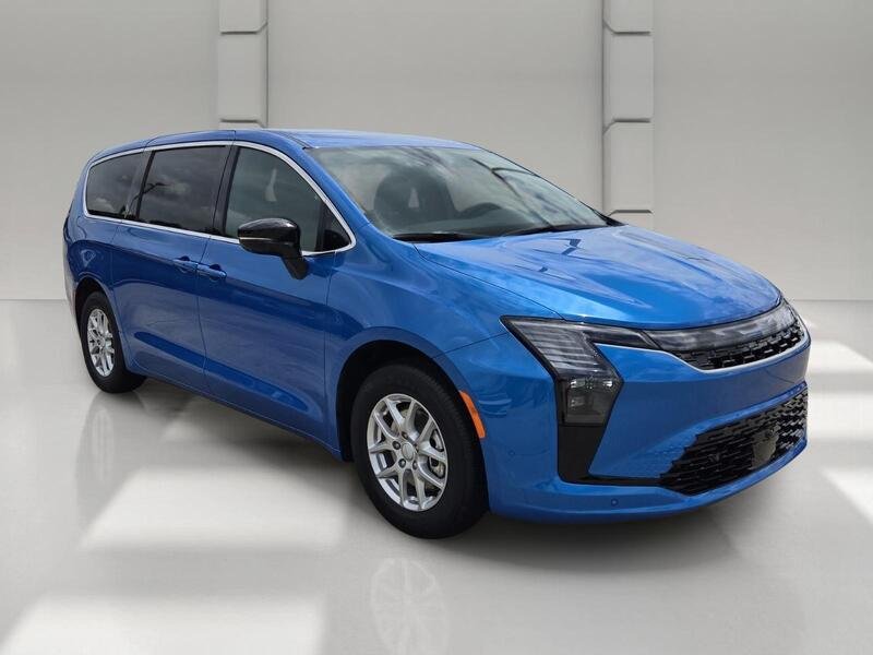 New 2027 Hydro Blue Pearl-Coat Exterior Paint Chrysler SELECT FWD image 7