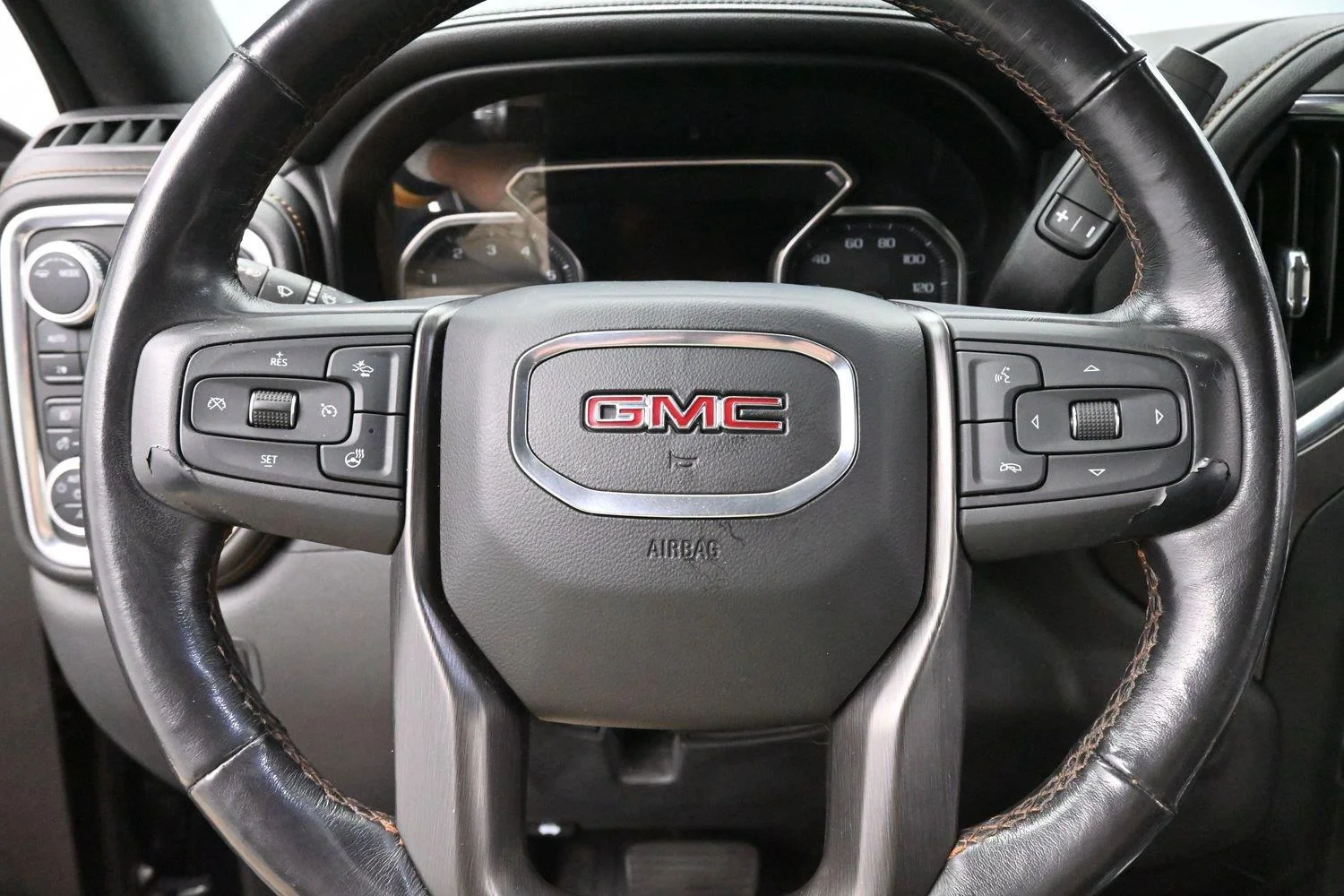 Used 2020 ONYX BLACK GMC AT4 image 17