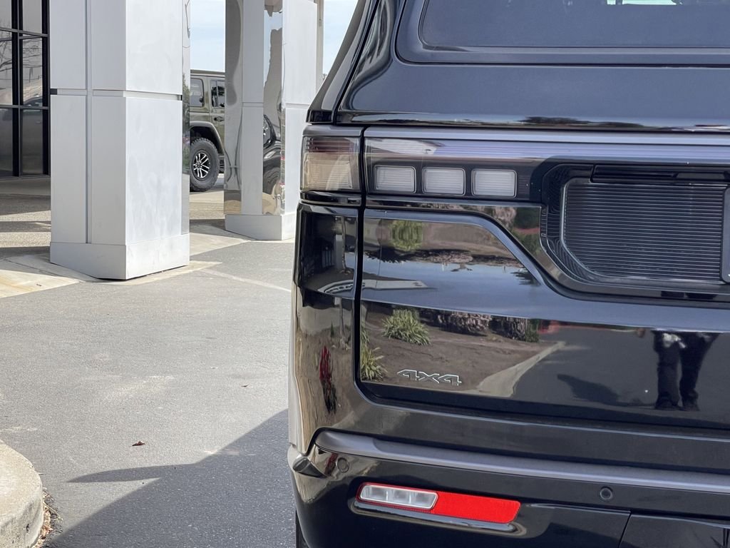 New 2026 High Gloss Black Exterior Paint Jeep Limited Altitude image 9