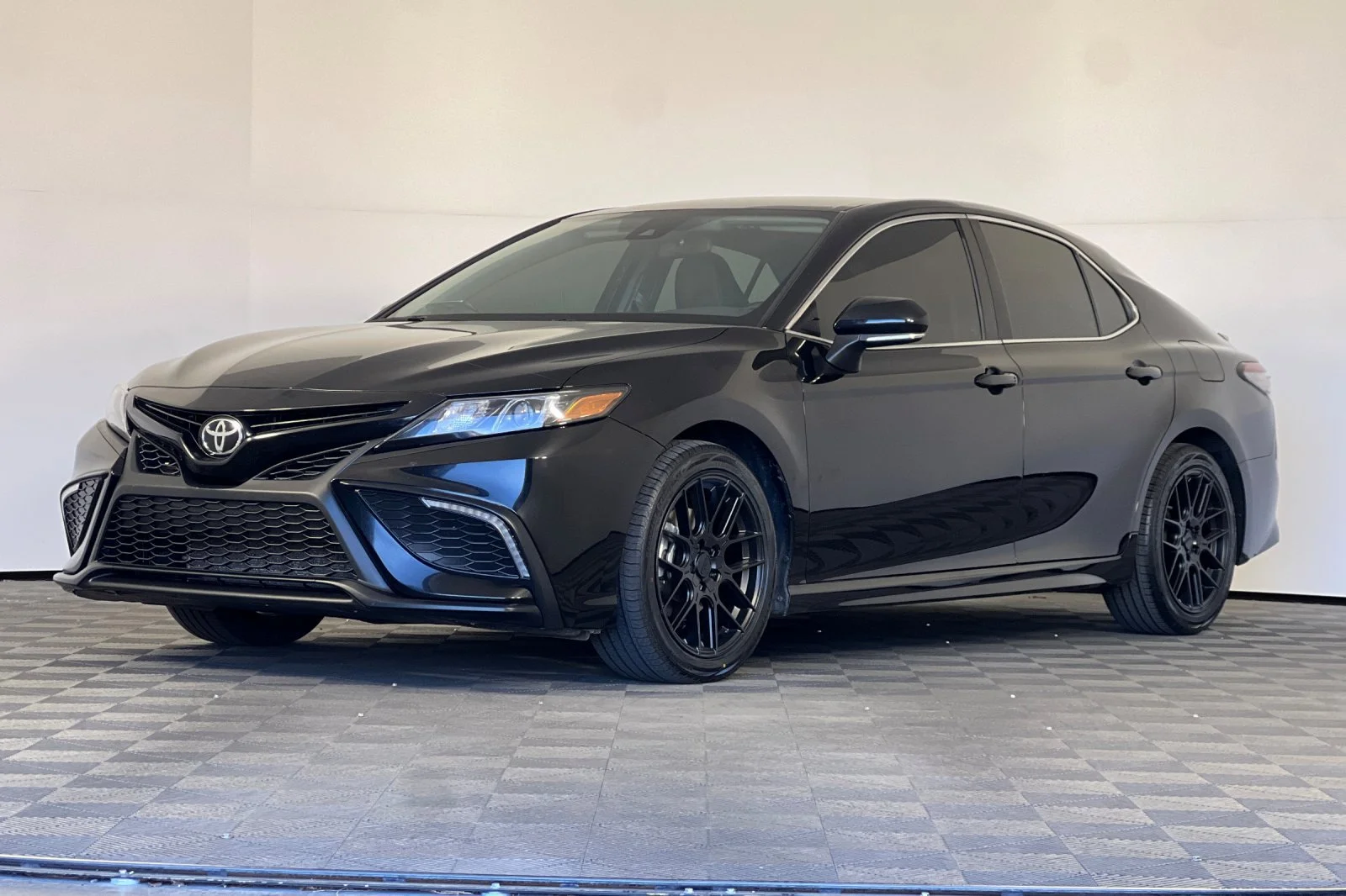 Used 2022 Midnight Black Metallic Toyota SE image 7