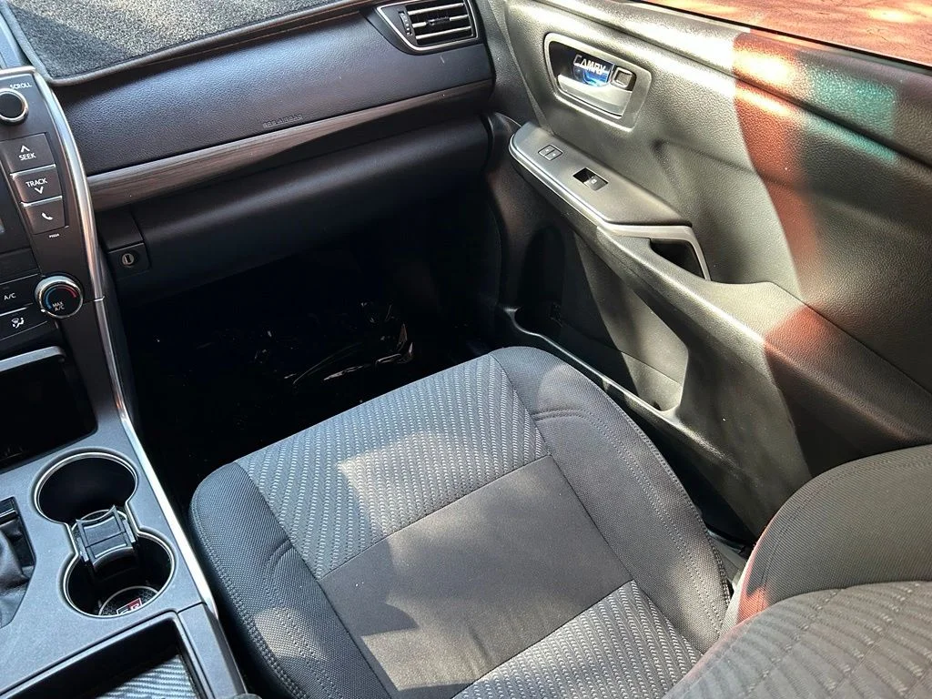 Used 2016 White Toyota LE image 11