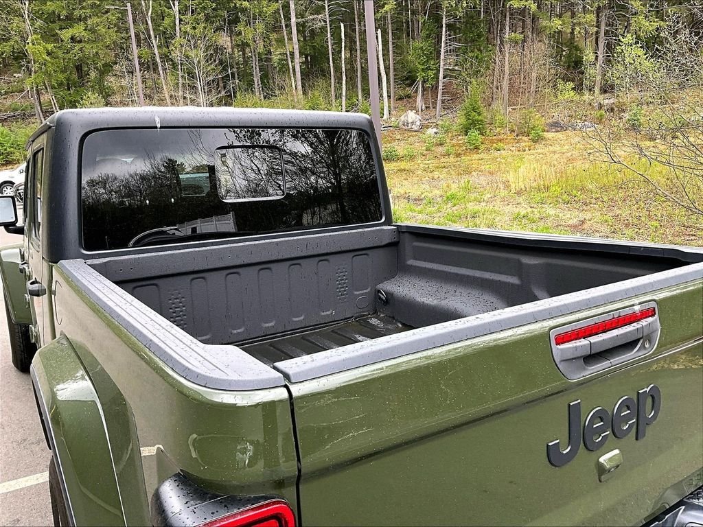 Used 2022 Green Jeep Sport image 26