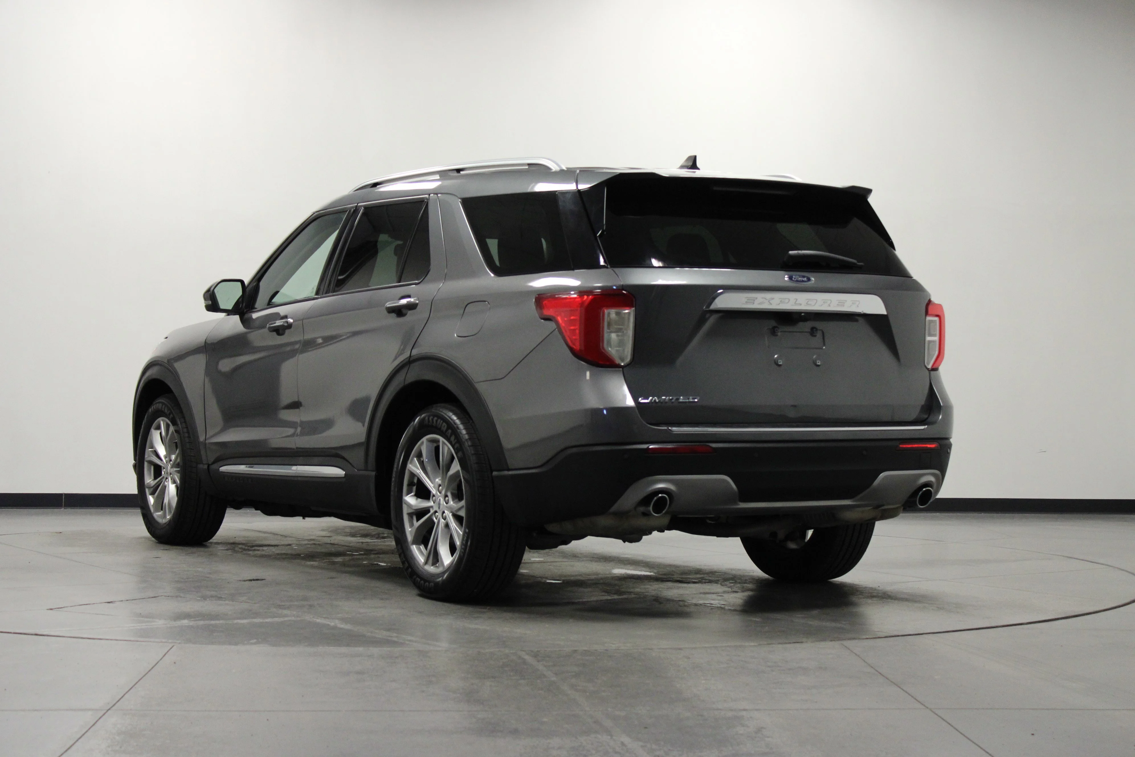 Used 2023 Gray Metallic Ford Limited image 6